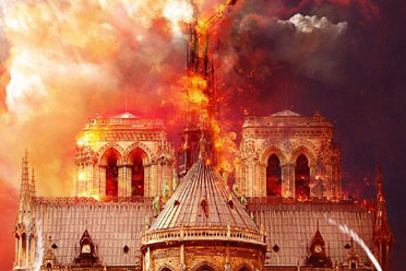 （热点）《燃烧的巴黎圣母院》内地定档4.7 预告、海报公布！