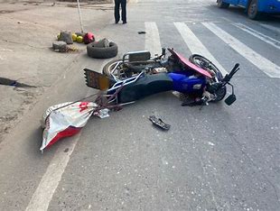 重庆一隧道发生车祸，两辆摩托车对撞现场有网红